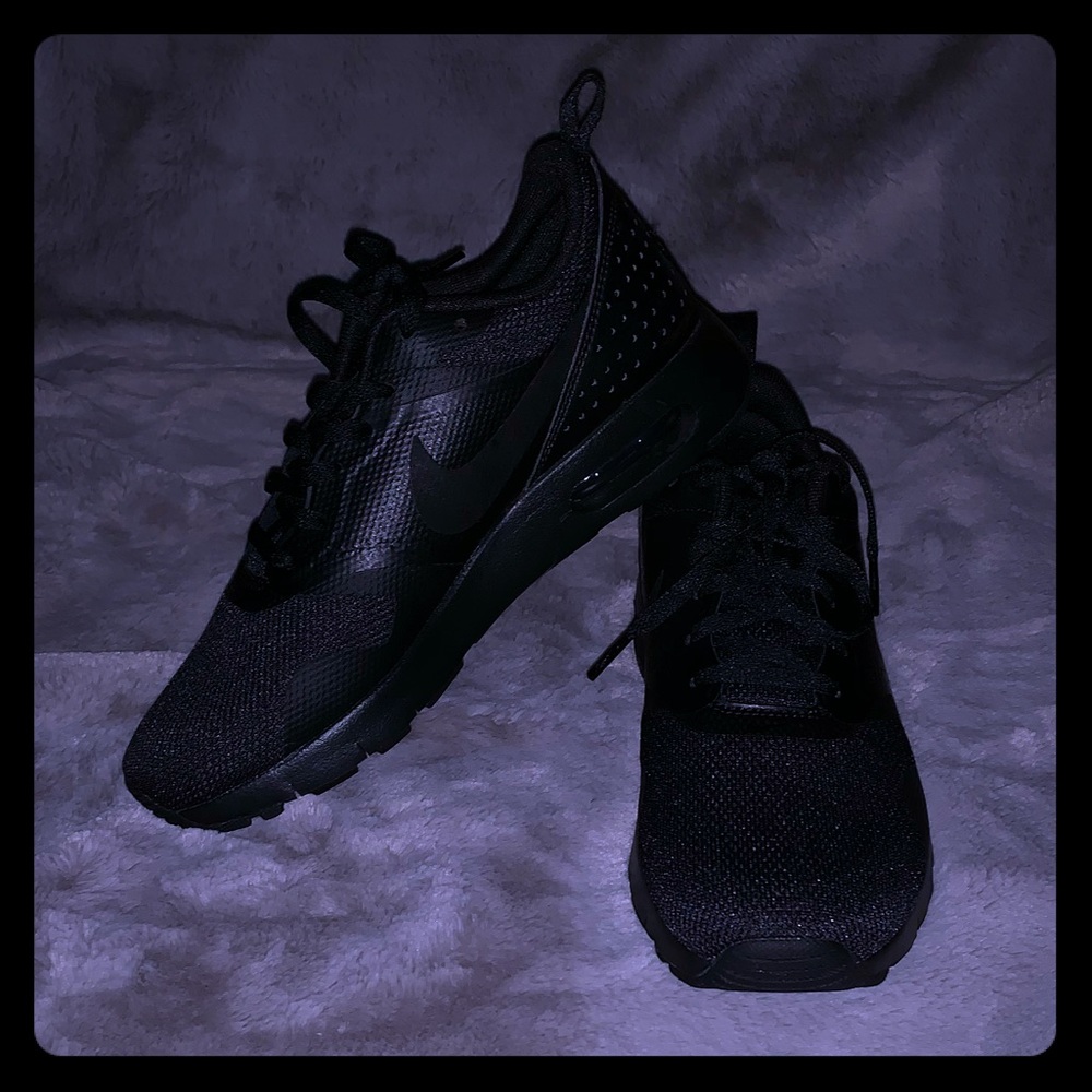 Boys Nike Shoes Size 5.5. Never used. No box.
